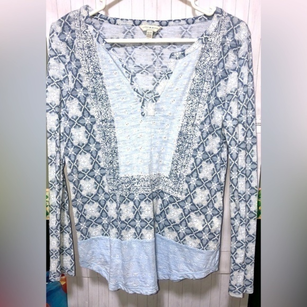 ๐งLucky Brand Light blue patterned Peasant Top - Picture 1 of 10